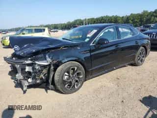 2025 Hyundai Sonata SEL z VIN KMHL64JA3SA471448, wystawiony jako Copart lot #69394345 z przebiegiem 4 540 mil mil oraz Szkoda całkowita • Salvage title. Historia ofert i sprzedaży dostępna na DreamBid. Obrazek 1.