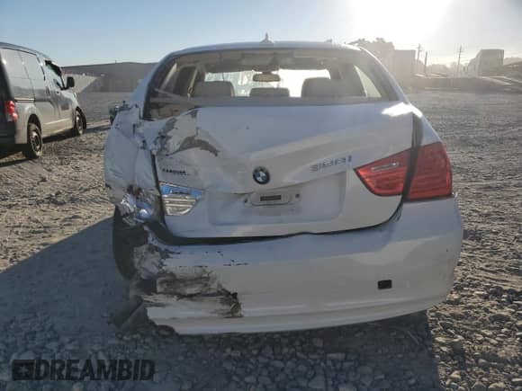 2011 BMW 3 Series 328i с VIN WBAPH7C50BA802226, выставлен на аукционе Copart как лот 86694145 с пробегом 103 997 миль миль и Списание • Salvage title. История ставок и продаж доступна на DreamBid. Изображение 6.