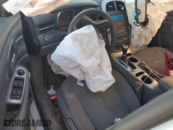 2015 Chevrolet Malibu LS z VIN 1G11A5SL6FF265025, wystawiony jako Copart lot #71886565 z przebiegiem 183 049 mil mil oraz Szkoda całkowita • Salvage title. Historia ofert i sprzedaży dostępna na DreamBid. Obrazek 8.