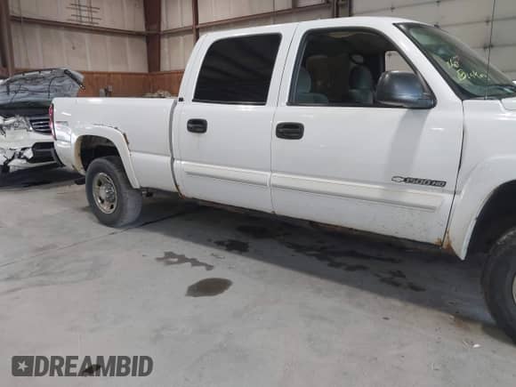 2007 Chevrolet Silverado 1500HD LS z VIN 1GCGK13U97F102188, wystawiony jako IAAI lot #42447177 z przebiegiem 260 613 mil mil oraz . Historia ofert i sprzedaży dostępna na DreamBid. Obrazek 17.