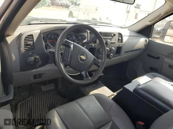 2012 Chevrolet Silverado 3500HD Work Truck z VIN 1GB3CZCG2CF193551, wystawiony jako Copart lot #56550675 z przebiegiem 162 098 mil mil oraz Czysty tytuł • Clean title. Historia ofert i sprzedaży dostępna na DreamBid. Obrazek 8.