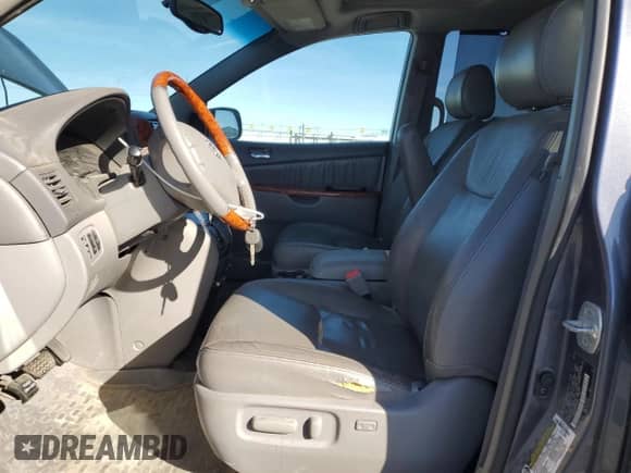 2006 Toyota Sienna XLE z VIN 5TDBA22C26S069416, wystawiony jako Copart lot #85376955 z przebiegiem 226 222 mil mil oraz Czysty tytuł • Clean title. Historia ofert i sprzedaży dostępna na DreamBid. Obrazek 7.