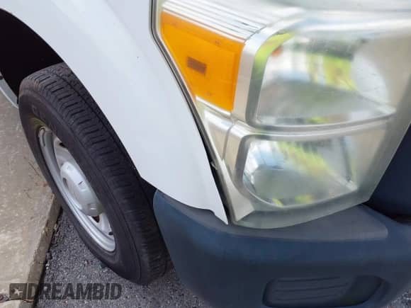 2013 Ford F-250 XL z VIN 1FT7X2A62DEA09882, wystawiony jako IAAI lot #41759945 z przebiegiem 56 894 mil mil oraz . Historia ofert i sprzedaży dostępna na DreamBid. Obrazek 20.