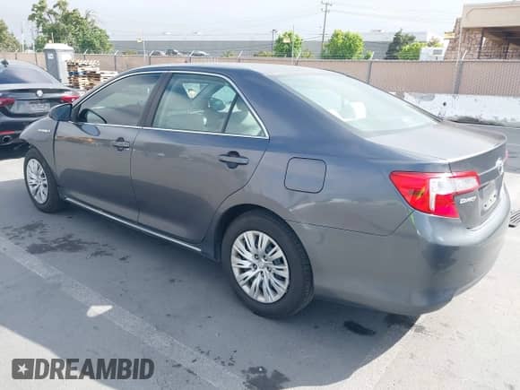 2013 Toyota Camry LE z VIN 4T1BD1FK7DU073372, wystawiony jako IAAI lot #42475919 z przebiegiem 309 549 mil mil oraz . Historia ofert i sprzedaży dostępna na DreamBid. Obrazek 3.