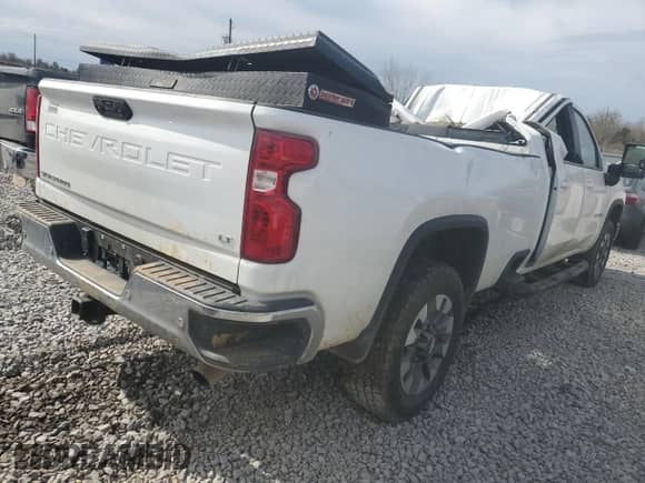 2024 Chevrolet Silverado 2500HD LT z VIN 1GC4YNE79RF266415, wystawiony jako Copart lot #47175695 z przebiegiem Nie podano mil oraz Szkoda całkowita • Salvage title. Historia ofert i sprzedaży dostępna na DreamBid. Obrazek 3.