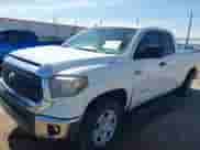 2018 Toyota Tundra SR с VIN 5TFUW5F18JX747478, выставлен на аукционе IAAI как лот 42315962 с пробегом 72 271 миль миль и . История ставок и продаж доступна на DreamBid. Изображение 2.