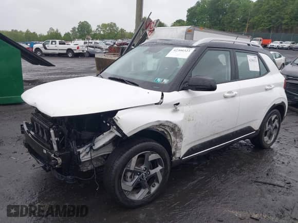 2024 Hyundai Venue SEL z VIN KMHRC8A33RU327628, wystawiony jako IAAI lot #42300323 z przebiegiem 16 054 mil mil oraz . Historia ofert i sprzedaży dostępna na DreamBid. Obrazek 2.