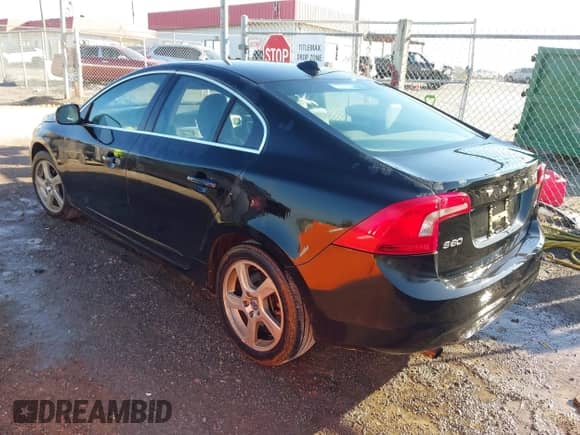 2012 Volvo S60 T5 с VIN YV1622FS1C2048425, выставлен на аукционе IAAI как лот 43324845 с пробегом 250 499 миль миль и . История ставок и продаж доступна на DreamBid. Изображение 3.