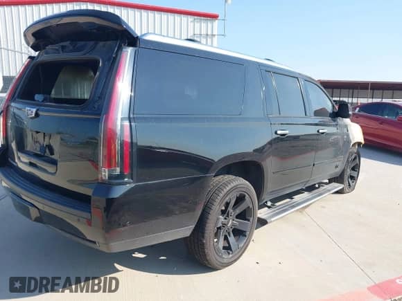 2020 Cadillac Escalade ESV Platinum z VIN 1GYS4KKJ6LR223104, wystawiony jako IAAI lot #43160616 z przebiegiem Nie podano mil oraz . Historia ofert i sprzedaży dostępna na DreamBid. Obrazek 4.