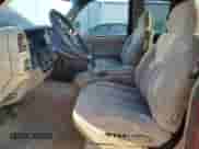1998 Chevrolet Silverado 1500 z VIN 2GCEC19R9W1100549, wystawiony jako Copart lot #68348755 z przebiegiem 130 135 mil mil oraz Szkoda całkowita • Salvage title. Historia ofert i sprzedaży dostępna na DreamBid. Obrazek 7.