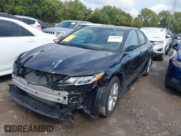 2023 Toyota Camry LE z VIN 4T1R11AK7PU130043, wystawiony jako IAAI lot #43289865 z przebiegiem 24 472 mil mil oraz . Historia ofert i sprzedaży dostępna na DreamBid. Obrazek 20.