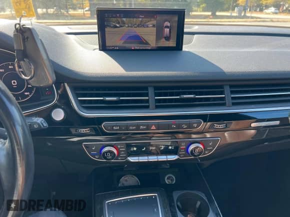 2017 Audi Q7 Premium Plus with VIN WA1LAAF71HD032670, listed as a Copart auction lot 84930815 with 190,414 mi miles and Clean title. Bid and sale history available at DreamBid. Image 9.