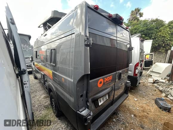 2023 Ram ProMaster Cargo z VIN 3C6MRVJG5PE607083, wystawiony jako IAAI lot #43215278 z przebiegiem Nie podano mil oraz . Historia ofert i sprzedaży dostępna na DreamBid. Obrazek 3.