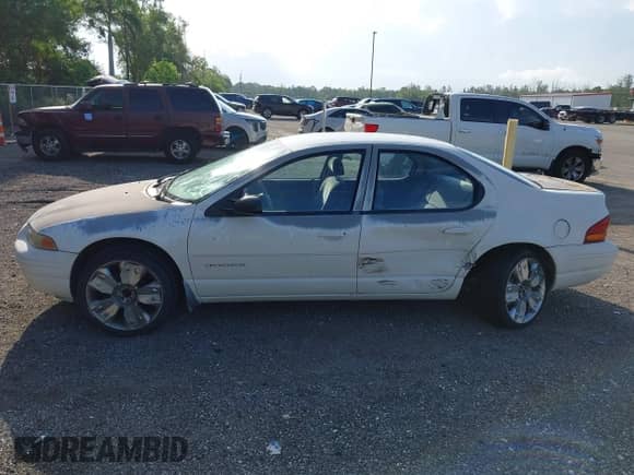 2000 Dodge Stratus SE with VIN 1B3EJ46X3YN186289, listed as a IAAI auction lot 42362225 with 226,098 mi miles and . Bid and sale history available at DreamBid. Image 15.