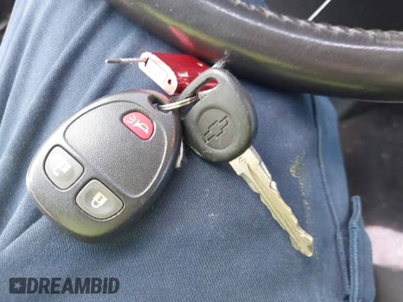 2010 Chevrolet Silverado 1500 LT z VIN 1GCSKSE38AZ281530, wystawiony jako IAAI lot #42364807 z przebiegiem 166 006 mil mil oraz . Historia ofert i sprzedaży dostępna na DreamBid. Obrazek 11.