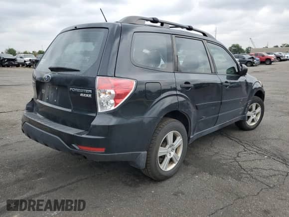 2013 Subaru Forester X z VIN JF2SHABC9DG403830, wystawiony jako Copart lot #66901685 z przebiegiem 183 552 mil mil oraz Szkoda całkowita • Salvage title. Historia ofert i sprzedaży dostępna na DreamBid. Obrazek 3.