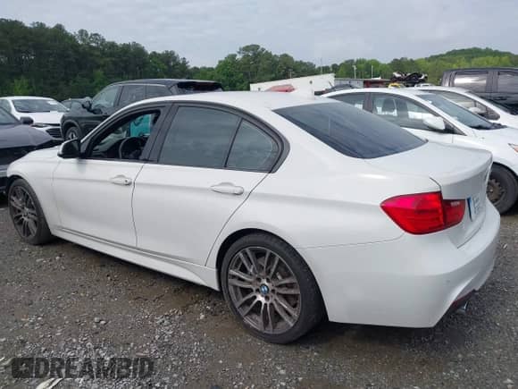 2014 BMW 3 Series 335i с VIN WBA3A9C59EF478635, выставлен на аукционе IAAI как лот 42254943 с пробегом 116 396 миль миль и . История ставок и продаж доступна на DreamBid. Изображение 14.