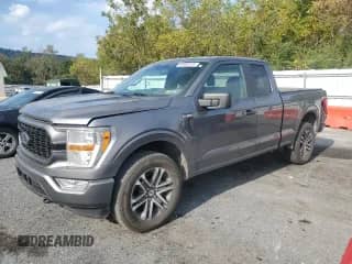 2021 Ford F-150 XL z VIN 1FTEX1EP8MFA67123, wystawiony jako Copart lot #80993115 z przebiegiem 130 596 mil mil oraz Szkoda całkowita • Salvage title. Historia ofert i sprzedaży dostępna na DreamBid. Obrazek 1.