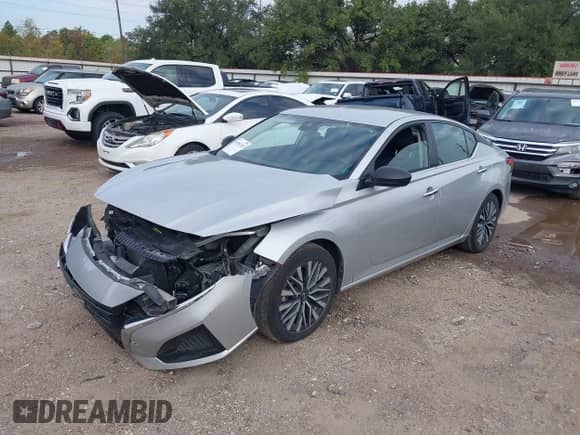 2024 Nissan Altima SV z VIN 1N4BL4DV2RN346974, wystawiony jako IAAI lot #43561103 z przebiegiem 42 922 mil mil oraz . Historia ofert i sprzedaży dostępna na DreamBid. Obrazek 2.