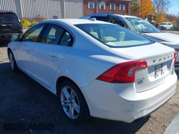 2015 Volvo S60 T5 Platinum с VIN YV1612TM7F1342205, выставлен на аукционе IAAI как лот 43509299 с пробегом 119 463 миль миль и . История ставок и продаж доступна на DreamBid. Изображение 3.