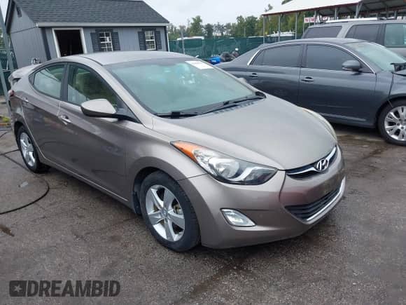 2013 Hyundai Elantra GLS z VIN 5NPDH4AE9DH179160, wystawiony jako IAAI lot #43184155 z przebiegiem 38 866 mil mil oraz . Historia ofert i sprzedaży dostępna na DreamBid. Obrazek 1.