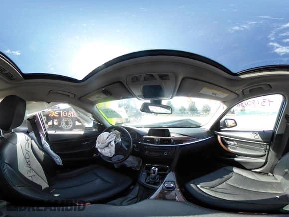 2013 BMW 3 Series 328i xDrive z VIN WBA3B3C5XDJ810099, wystawiony jako IAAI lot #43180136 z przebiegiem 153 650 mil mil oraz . Historia ofert i sprzedaży dostępna na DreamBid. Obrazek 18.