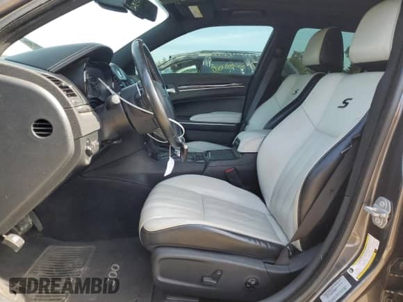 2017 Chrysler 300 S с VIN 2C3CCAGG5HH512720, выставлен на аукционе Copart как лот 80643855 с пробегом 91 214 миль миль и Списание • Salvage title. История ставок и продаж доступна на DreamBid. Изображение 7.