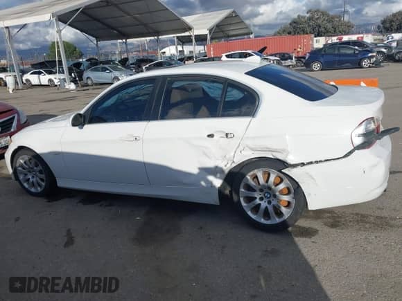 2008 BMW 3 Series 335i z VIN WBAVB77588NM05786, wystawiony jako IAAI lot #43430394 z przebiegiem 128 746 mil mil oraz . Historia ofert i sprzedaży dostępna na DreamBid. Obrazek 14.