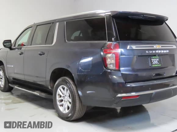 2023 Chevrolet Suburban LT z VIN 1GNSCCKD4PR363674, wystawiony jako Copart lot #84282945 z przebiegiem 59 375 mil mil oraz Czysty tytuł • Clean title. Historia ofert i sprzedaży dostępna na DreamBid. Obrazek 4.