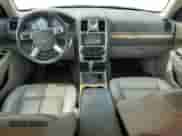 2008 Chrysler 300 Limited z VIN 2C3KA33G78H149209, wystawiony jako Copart lot #66658525 z przebiegiem 136 727 mil mil oraz Nie do naprawy • Non repairable. Historia ofert i sprzedaży dostępna na DreamBid. Obrazek 8.