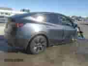 2024 Tesla Model Y z VIN 7SAYGDED5RF202755, wystawiony jako Copart lot #80743115 z przebiegiem 44 495 mil mil oraz Czysty tytuł • Clean title. Historia ofert i sprzedaży dostępna na DreamBid. Obrazek 3.