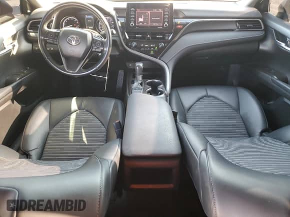 2023 Toyota Camry SE z VIN 4T1G11AK0PU110157, wystawiony jako Copart lot #65978395 z przebiegiem 58 440 mil mil oraz Szkoda całkowita • Salvage title. Historia ofert i sprzedaży dostępna na DreamBid. Obrazek 8.