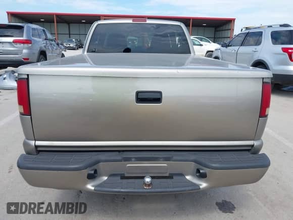 2002 Chevrolet S-10 LS с VIN 1GCCS19W428108940, выставлен на аукционе IAAI как лот 42546758 с пробегом 242 492 миль миль и . История ставок и продаж доступна на DreamBid. Изображение 16.
