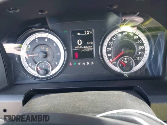 2014 Ram 1500 Express z VIN 3C6JR6AT5EG305140, wystawiony jako IAAI lot #42444478 z przebiegiem 140 072 mil mil oraz . Historia ofert i sprzedaży dostępna na DreamBid. Obrazek 7.