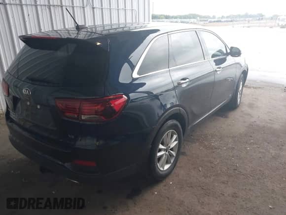 2019 Kia Sorento S z VIN 5XYPGDA5XKG494991, wystawiony jako IAAI lot #43186097 z przebiegiem 75 599 mil mil oraz . Historia ofert i sprzedaży dostępna na DreamBid. Obrazek 4.
