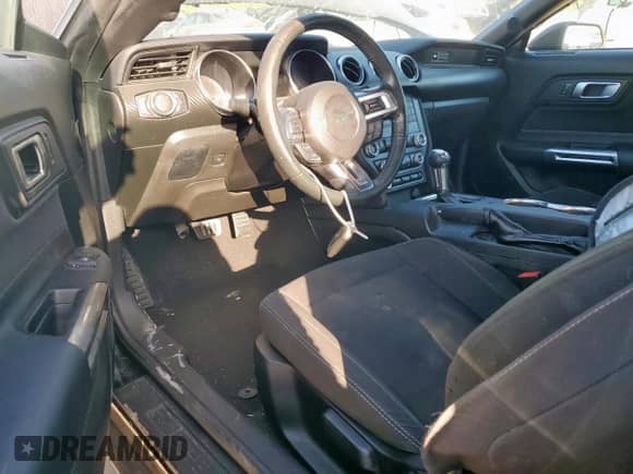 2020 Ford Mustang EcoBoost z VIN 1FA6P8TH5L5130150, wystawiony jako Copart lot #84901505 z przebiegiem 70 178 mil mil oraz Szkoda całkowita • Salvage title. Historia ofert i sprzedaży dostępna na DreamBid. Obrazek 8.