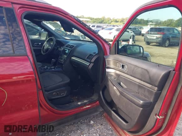 2018 Ford Explorer XLT with VIN 1FM5K7D85JGB85143, listed as a IAAI auction lot 43268657 with 97,538 mi miles and . Bid and sale history available at DreamBid. Image 5.