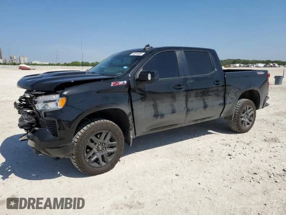 2024 Chevrolet Silverado 1500 LT Trail Boss z VIN 3GCUDFEL7RG147887, wystawiony jako Copart lot #53016005 z przebiegiem 17 938 mil mil oraz Szkoda całkowita • Salvage title. Historia ofert i sprzedaży dostępna na DreamBid. Obrazek 1.