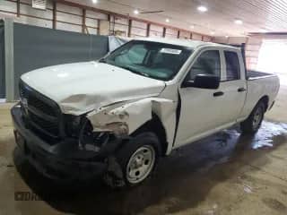 2019 Ram 1500 Tradesman z VIN 1C6RR6FG7KS514723, wystawiony jako Copart lot #89546745 z przebiegiem 140 345 mil mil oraz Szkoda całkowita • Salvage title. Historia ofert i sprzedaży dostępna na DreamBid. Obrazek 1.
