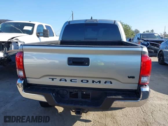 2022 Toyota Tacoma SR5 с VIN 3TMAZ5CN4NM184572, выставлен на аукционе IAAI как лот 42841947 с пробегом 78 300 миль миль и . История ставок и продаж доступна на DreamBid. Изображение 16.