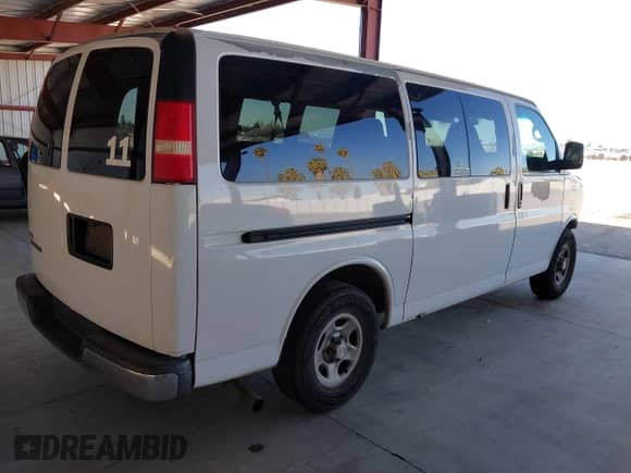 2007 Chevrolet City Express Cargo z VIN 1GNFG15Z771152985, wystawiony jako IAAI lot #41697419 z przebiegiem 215 238 mil mil oraz . Historia ofert i sprzedaży dostępna na DreamBid. Obrazek 4.