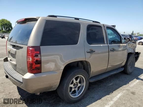 2007 Chevrolet Tahoe LS z VIN 1GNFC13JX7R230251, wystawiony jako Copart lot #65454845 z przebiegiem 176 339 mil mil oraz Czysty tytuł • Clean title. Historia ofert i sprzedaży dostępna na DreamBid. Obrazek 3.