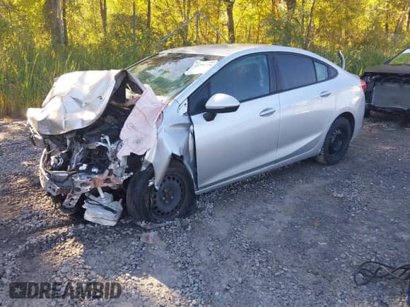 2018 Chevrolet Cruze LS с VIN 1G1BC5SM3J7105419, выставлен на аукционе IAAI как лот 43296724 с пробегом 74 493 миль миль и . История ставок и продаж доступна на DreamBid. Изображение 2.