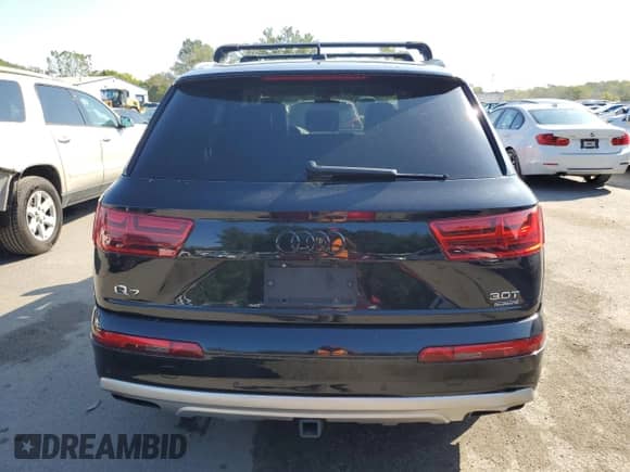 2017 Audi Q7 Premium Plus with VIN WA1LAAF70HD002205, listed as a Copart auction lot 71456065 with 154,197 mi miles and Clean title. Bid and sale history available at DreamBid. Image 6.