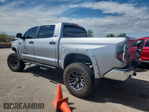 2019 Toyota Tundra SR5 с VIN 5TFDY5F19KX803083, выставлен на аукционе Copart как лот 70748285 с пробегом Не указан миль и Списание • Salvage title. История ставок и продаж доступна на DreamBid. Изображение 2.