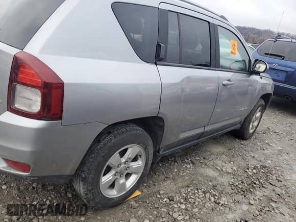 2017 Jeep Compass Latitude with VIN 1C4NJCEA9HD116419, listed as a Copart auction lot 86651594 with 140,373 mi miles and Salvage title. Bid and sale history available at DreamBid. Image 3.