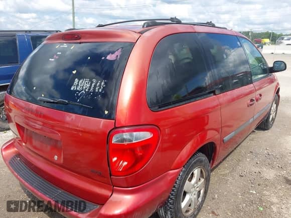 2006 Dodge Caravan SXT with VIN 1D4GP45R46B571953, listed as a IAAI auction lot 43032725 with Not provided miles and . Bid and sale history available at DreamBid. Image 4.