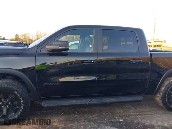 2024 Ram 1500 Rebel z VIN 1C6SRFLT2RN132529, wystawiony jako IAAI lot #40836112 z przebiegiem 69 255 mil mil oraz . Historia ofert i sprzedaży dostępna na DreamBid. Obrazek 14.