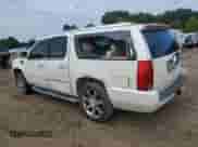 2008 Cadillac Escalade ESV with VIN 1GYFK66868R105440, listed as a Copart auction lot 69651735 with 219,182 mi miles and Salvage title. Bid and sale history available at DreamBid. Image 2.