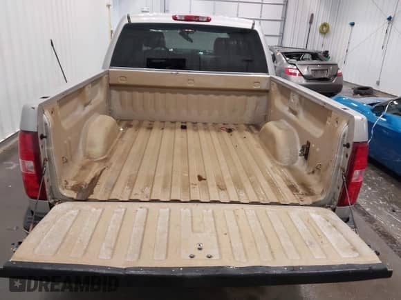 2007 Chevrolet Silverado 1500 1LT z VIN 2GCEK13M671528449, wystawiony jako IAAI lot #42637751 z przebiegiem 280 683 mil mil oraz . Historia ofert i sprzedaży dostępna na DreamBid. Obrazek 17.